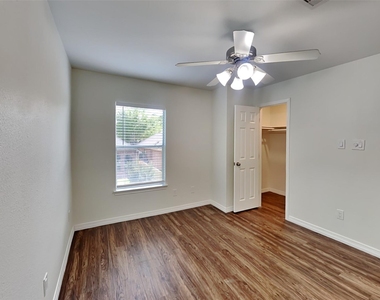 26949 Carriage Manor Lane - Photo Thumbnail 12