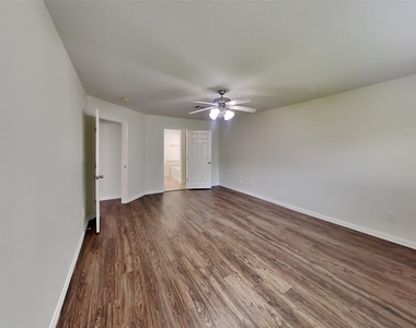 26949 Carriage Manor Lane - Photo Thumbnail 5