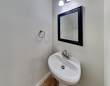 26949 Carriage Manor Lane - Photo Thumbnail 17