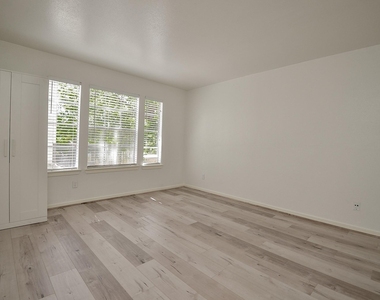 2333 Bering Drive - Photo Thumbnail 13