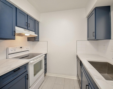 2333 Bering Drive - Photo Thumbnail 8