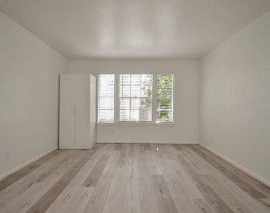 2333 Bering Drive - Photo Thumbnail 14
