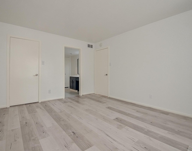2333 Bering Drive - Photo Thumbnail 16