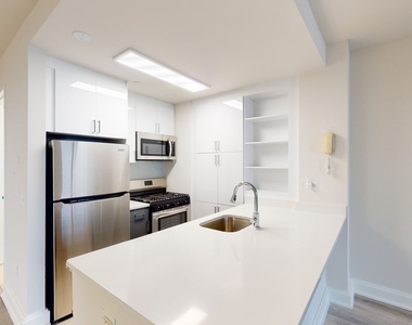 10 Hanover Square - Photo Thumbnail 1