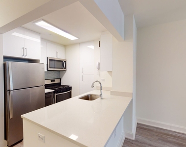 10 Hanover Square - Photo Thumbnail 2