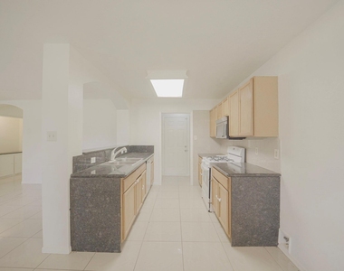 9811 Mango Street - Photo Thumbnail 10