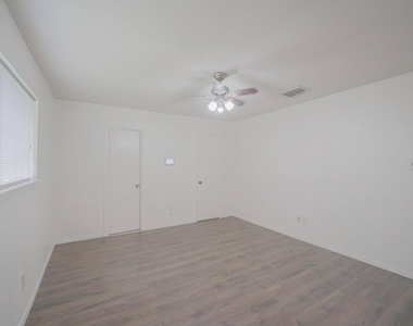 9811 Mango Street - Photo Thumbnail 16