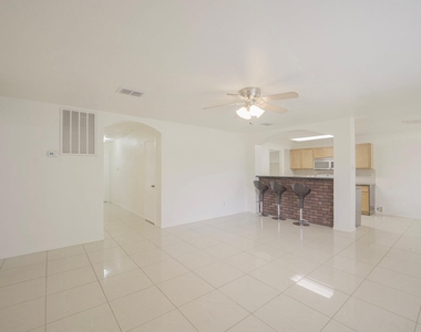 9811 Mango Street - Photo Thumbnail 8