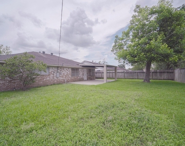 9811 Mango Street - Photo Thumbnail 27