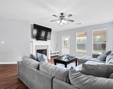 15319 Tupelo Drive - Photo Thumbnail 7