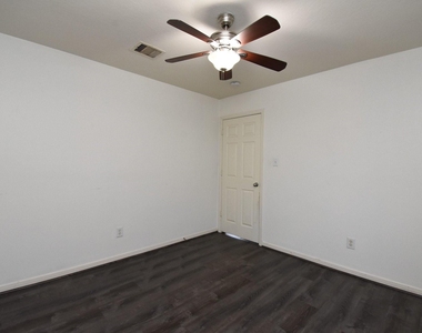 128 Long Canyon Lane - Photo Thumbnail 19