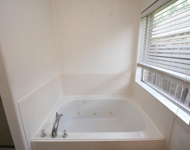 128 Long Canyon Lane - Photo Thumbnail 24