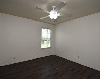 128 Long Canyon Lane - Photo Thumbnail 14