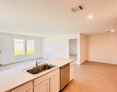 206 Amy Street - Photo Thumbnail 23