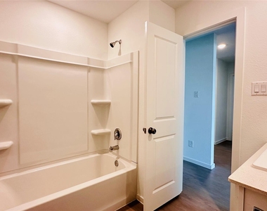 206 Amy Street - Photo Thumbnail 5