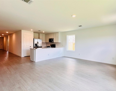 206 Amy Street - Photo Thumbnail 18