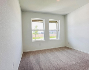 206 Amy Street - Photo Thumbnail 6