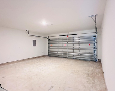 206 Amy Street - Photo Thumbnail 31