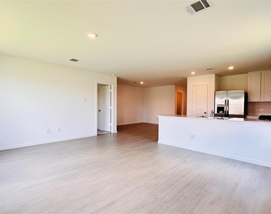 206 Amy Street - Photo Thumbnail 20