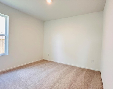 206 Amy Street - Photo Thumbnail 8