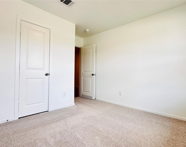 206 Amy Street - Photo Thumbnail 7