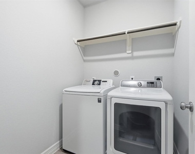 119 Buttonwood Court - Photo Thumbnail 6
