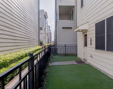 2726 Eado Edge Court - Photo Thumbnail 23