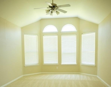 10007 Shire Green Lane - Photo Thumbnail 7