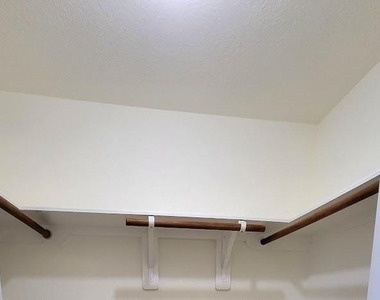 10007 Shire Green Lane - Photo Thumbnail 38