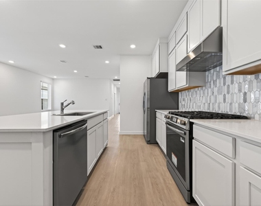 27435 Sunterra Village Dr - Photo Thumbnail 7