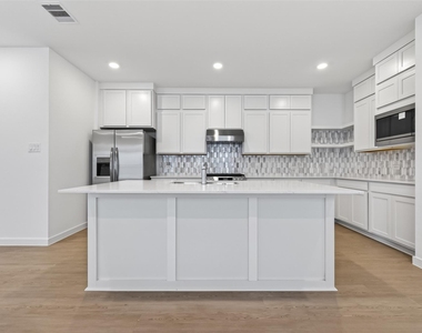 27435 Sunterra Village Dr - Photo Thumbnail 6