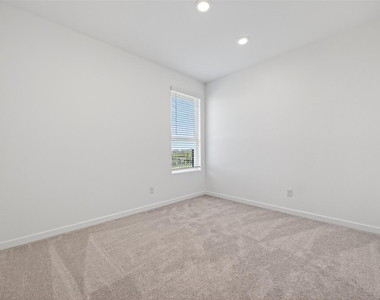 27435 Sunterra Village Dr - Photo Thumbnail 16