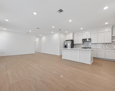 27435 Sunterra Village Dr - Photo Thumbnail 3