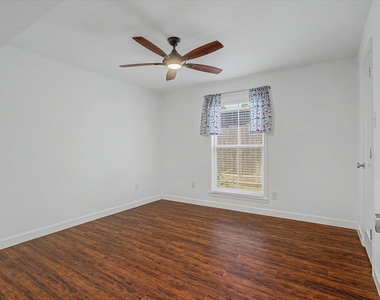 7575 Katy Freeway - Photo Thumbnail 36