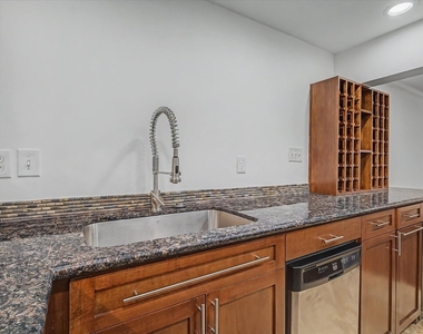 7575 Katy Freeway - Photo Thumbnail 14