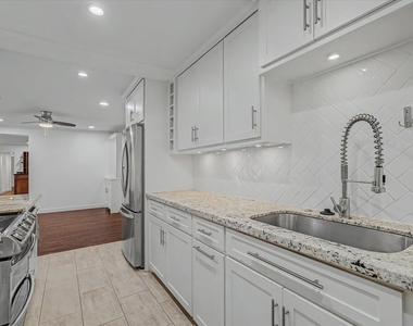 7575 Katy Freeway - Photo Thumbnail 26
