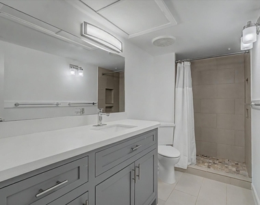 7575 Katy Freeway - Photo Thumbnail 38
