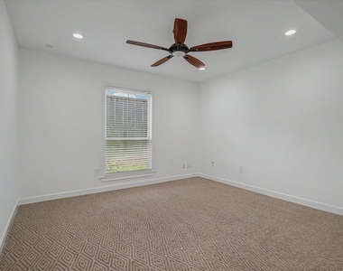 7575 Katy Freeway - Photo Thumbnail 44