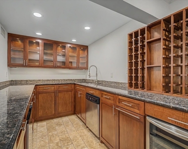 7575 Katy Freeway - Photo Thumbnail 13