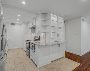 7575 Katy Freeway - Photo Thumbnail 23