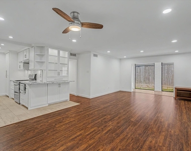 7575 Katy Freeway - Photo Thumbnail 22