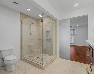 7575 Katy Freeway - Photo Thumbnail 34