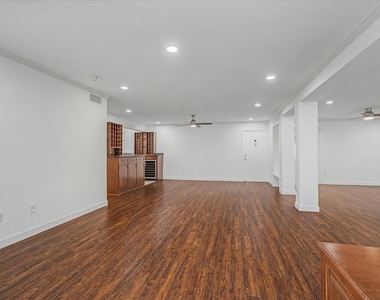 7575 Katy Freeway - Photo Thumbnail 10