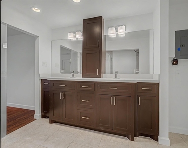 7575 Katy Freeway - Photo Thumbnail 33