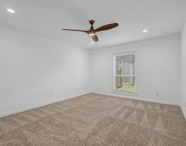 7575 Katy Freeway - Photo Thumbnail 40
