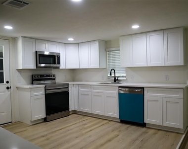 621 North Street - Photo Thumbnail 8