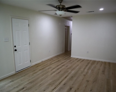 621 North Street - Photo Thumbnail 6