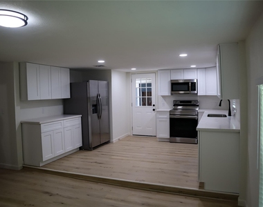 621 North Street - Photo Thumbnail 10