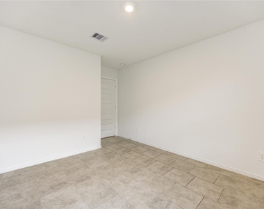7547 Cattle Walker Court - Photo Thumbnail 21
