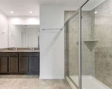 7547 Cattle Walker Court - Photo Thumbnail 13